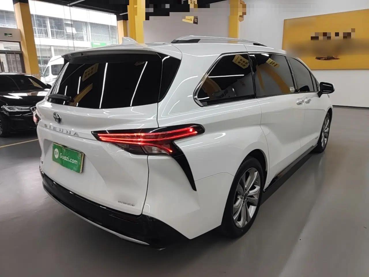 Toyota SIENNA 2023 2.5L Hybrid Deluxe Edition — миниатюра 6