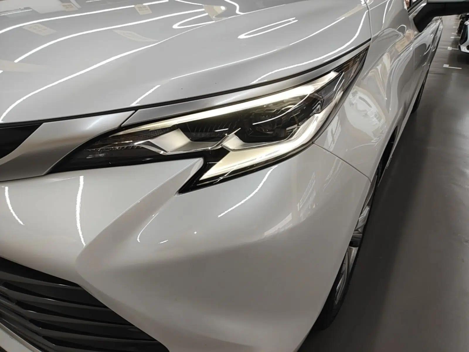 Toyota SIENNA 2023 2.5L Hybrid Deluxe Edition — миниатюра 8
