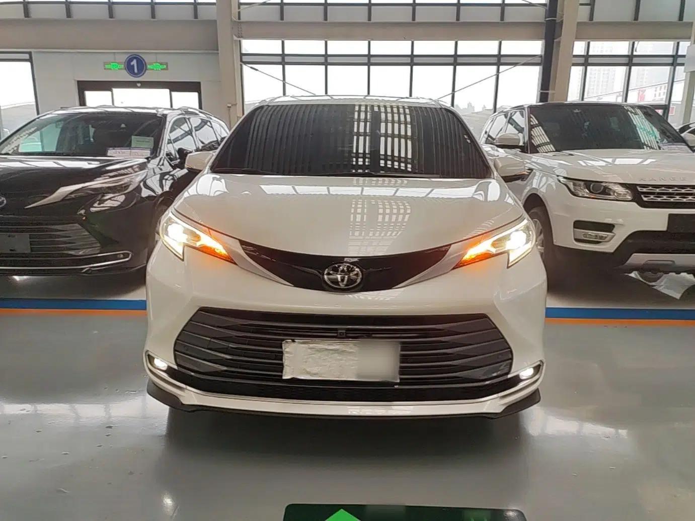 Toyota SIENNA 2024 2.5L Hybrid Luxury Edition — миниатюра 2