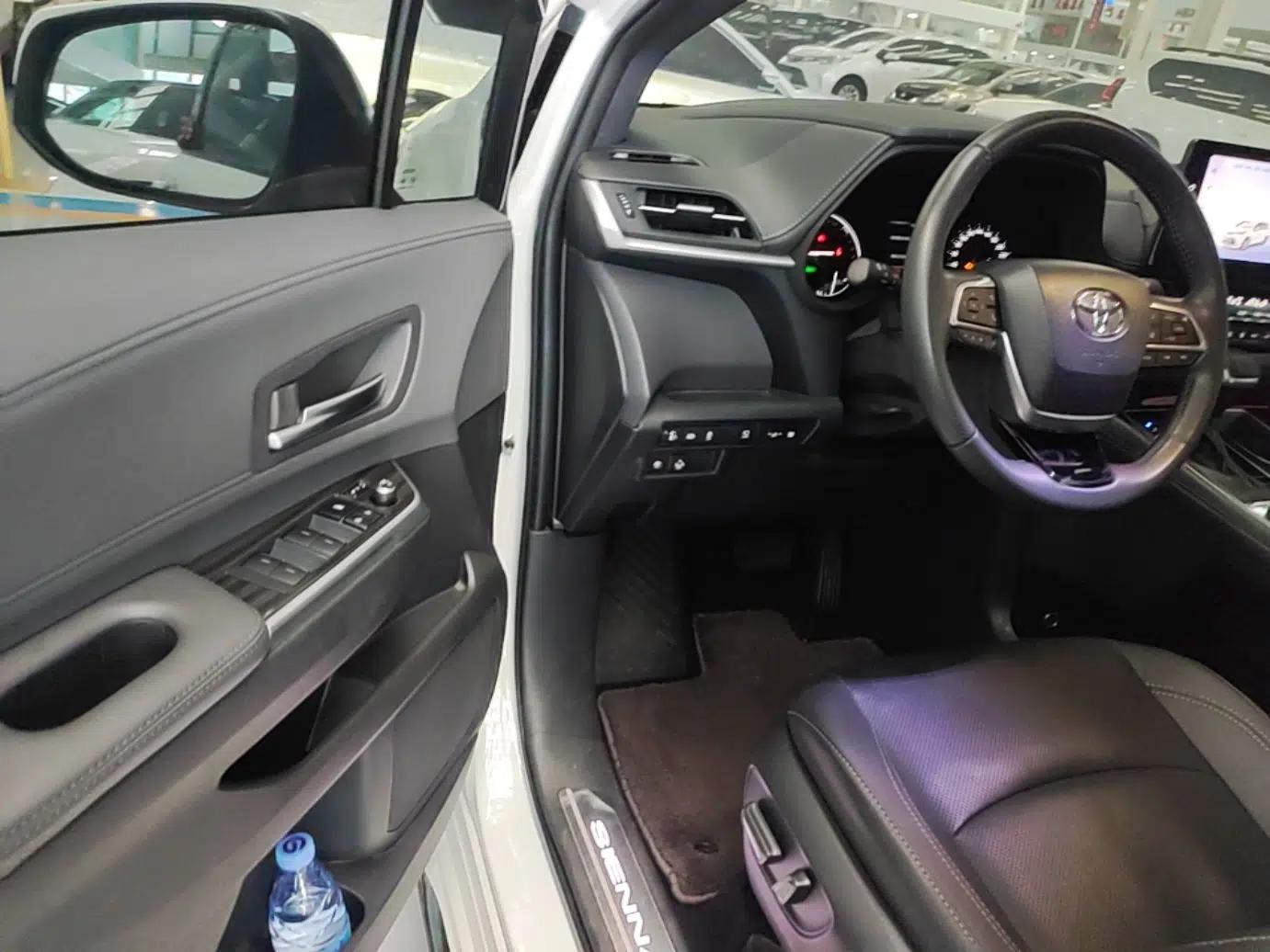 Toyota SIENNA 2024 2.5L Hybrid Luxury Edition — миниатюра 18