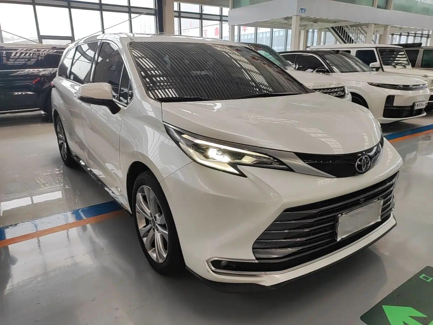 Toyota SIENNA 2024 2.5L Hybrid Luxury Edition — миниатюра 3