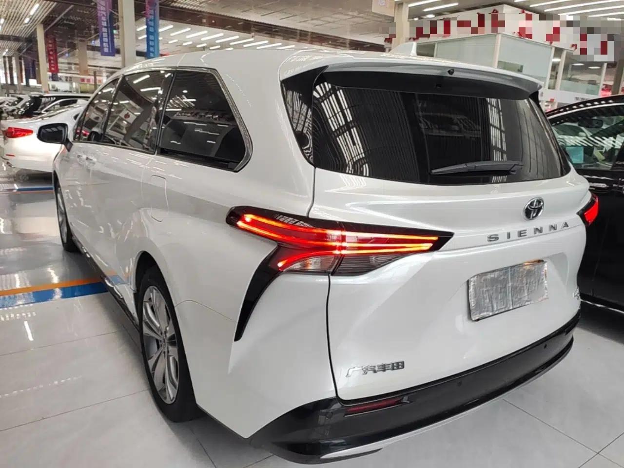 Toyota SIENNA 2024 2.5L Hybrid Luxury Edition — миниатюра 4