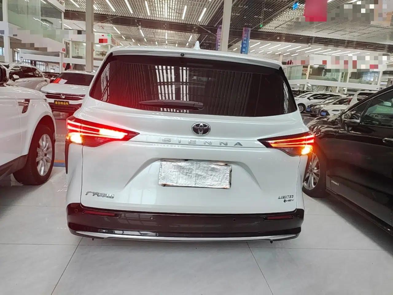 Toyota SIENNA 2024 2.5L Hybrid Luxury Edition — миниатюра 5