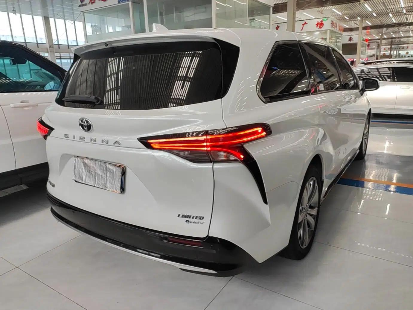 Toyota SIENNA 2024 2.5L Hybrid Luxury Edition — миниатюра 6