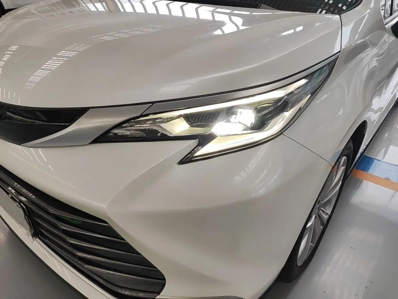 Toyota SIENNA 2024 2.5L Hybrid Luxury Edition — миниатюра 8