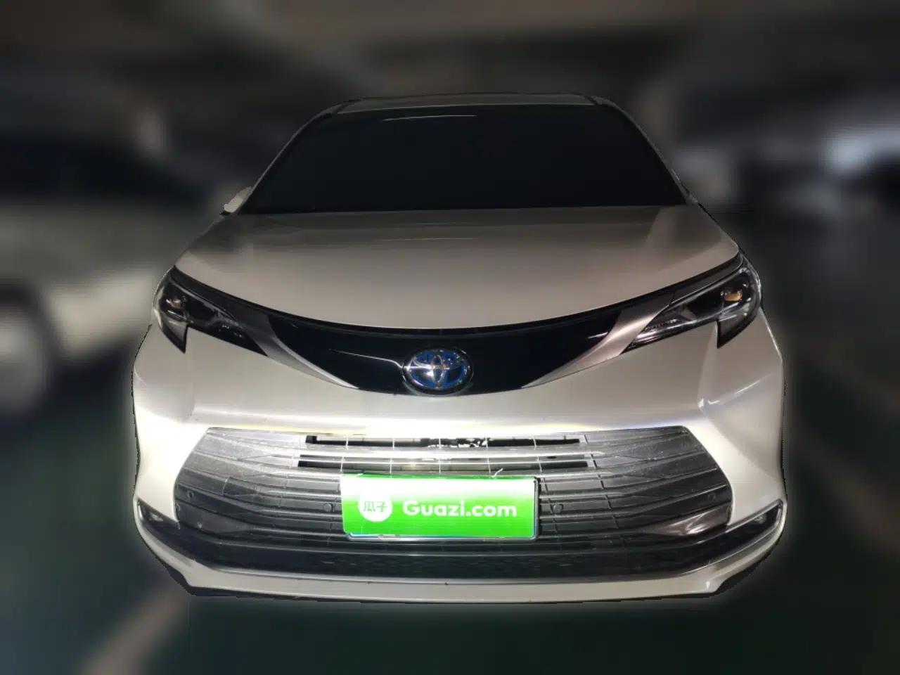 Toyota SIENNA 2021 2.5L Hybrid Premium Edition — миниатюра 2
