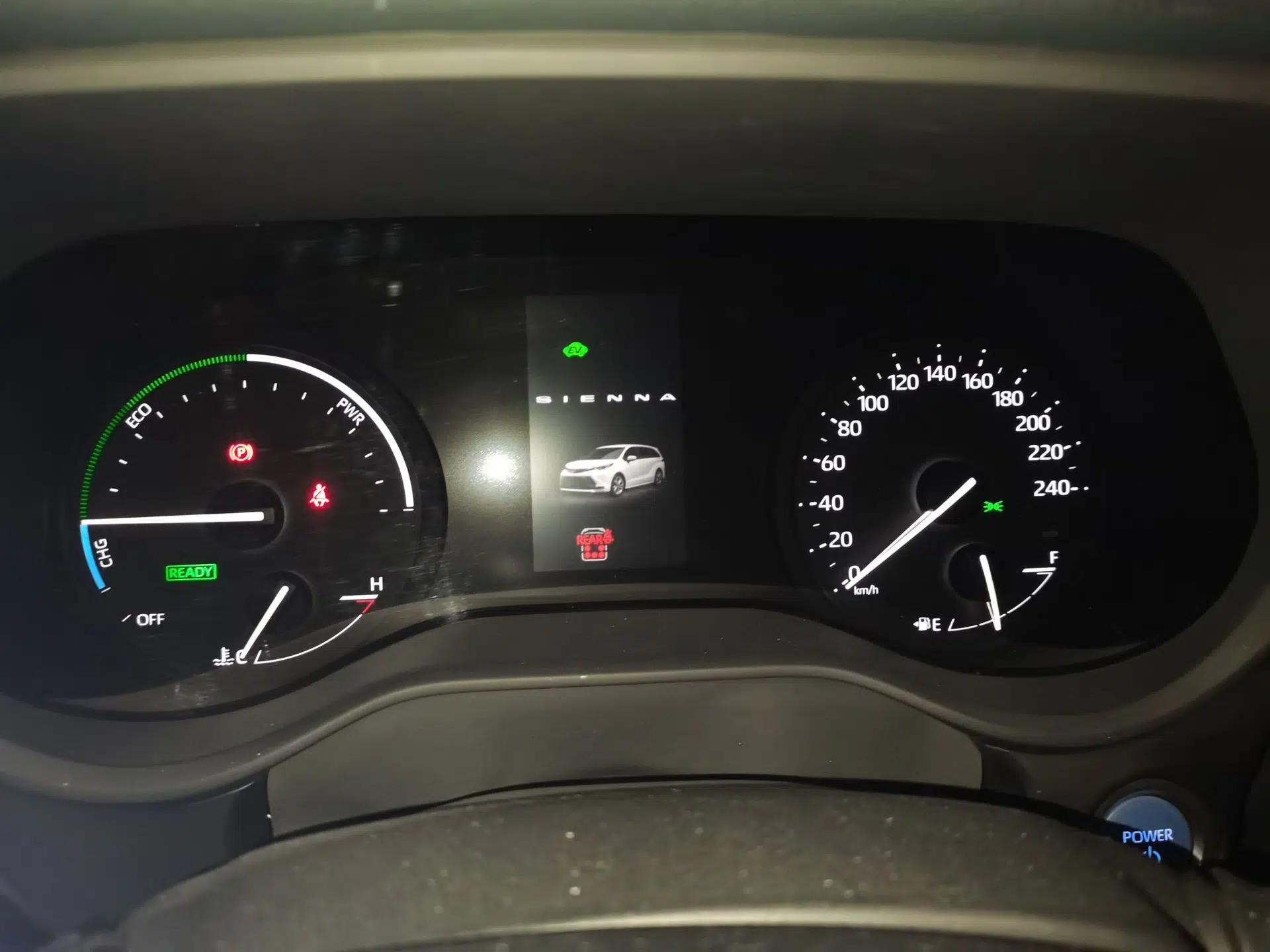 Toyota SIENNA 2021 2.5L Hybrid Premium Edition — миниатюра 11