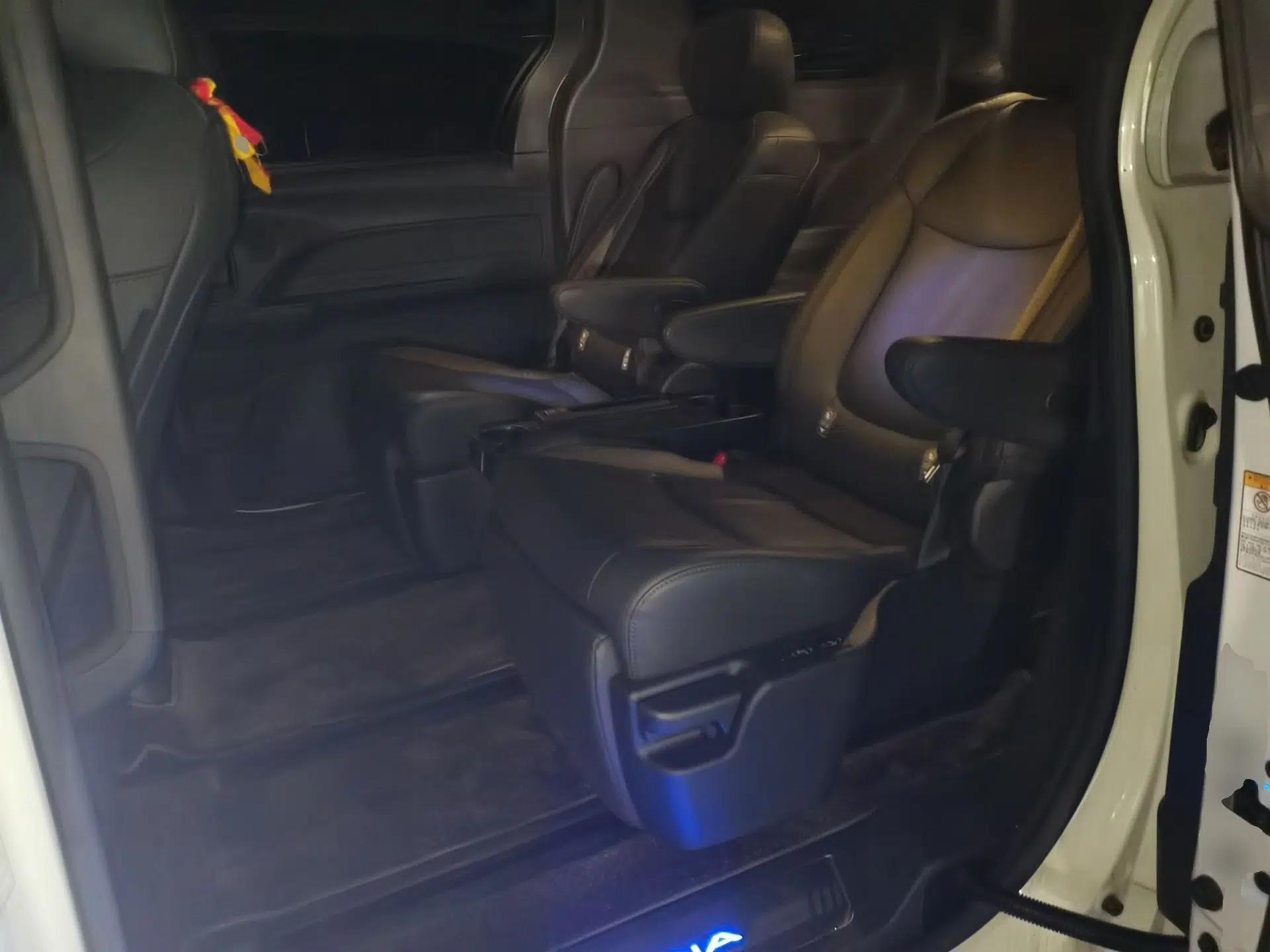 Toyota SIENNA 2021 2.5L Hybrid Premium Edition — миниатюра 17