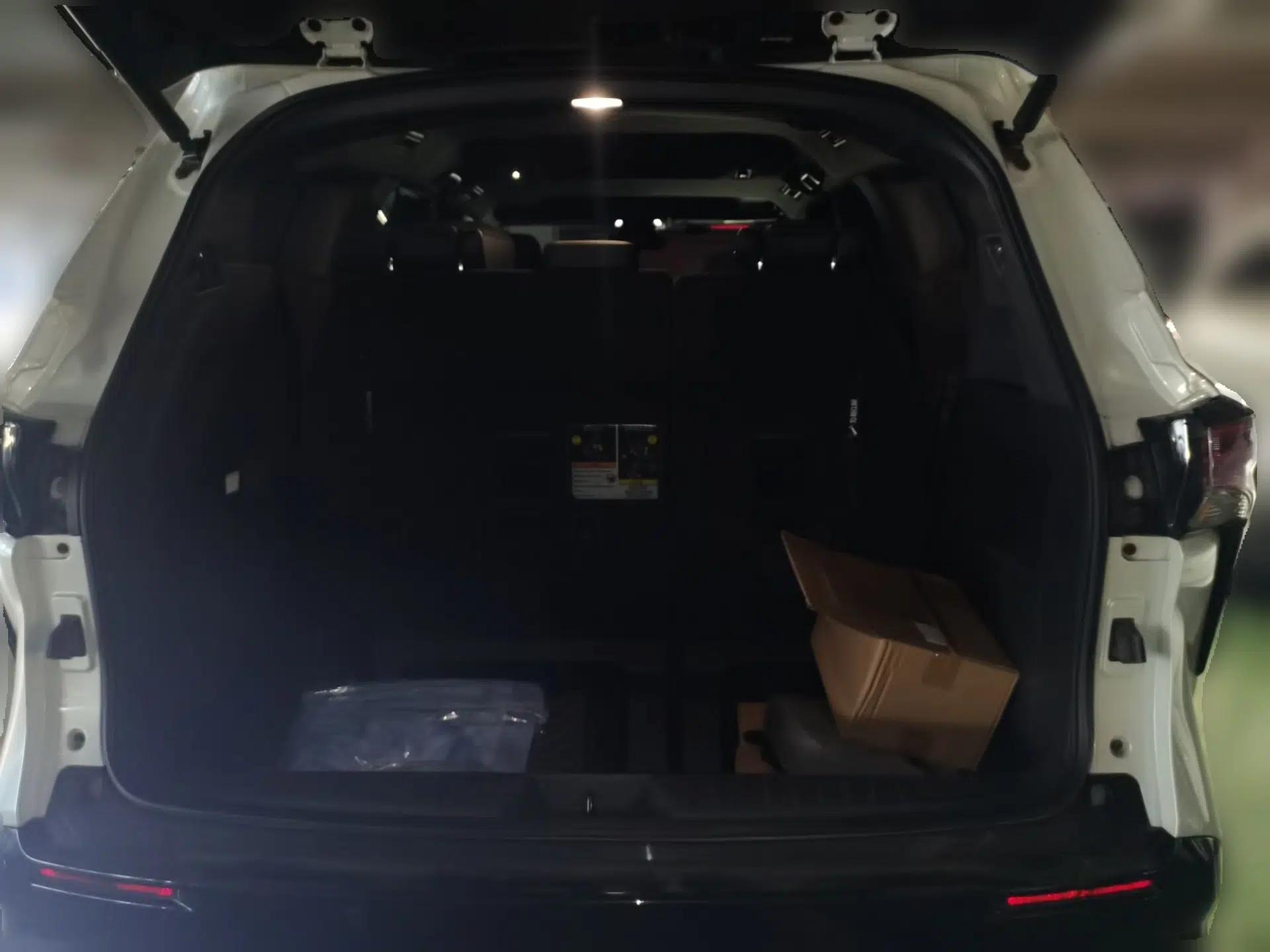 Toyota SIENNA 2021 2.5L Hybrid Premium Edition — миниатюра 19