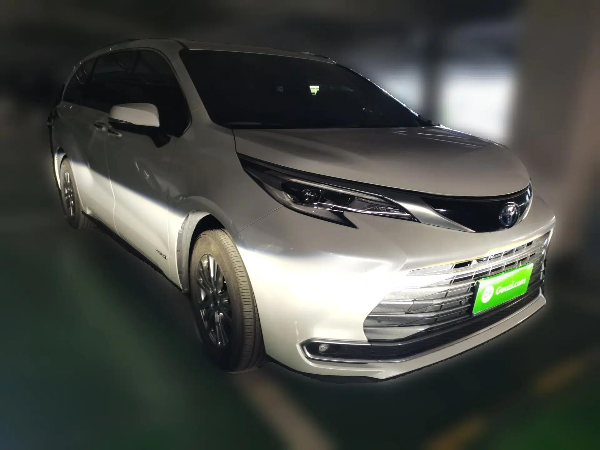 Toyota SIENNA 2021 2.5L Hybrid Premium Edition — миниатюра 3