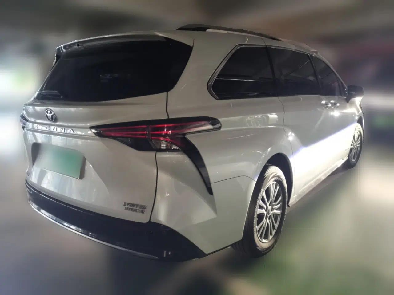 Toyota SIENNA 2021 2.5L Hybrid Premium Edition — миниатюра 6