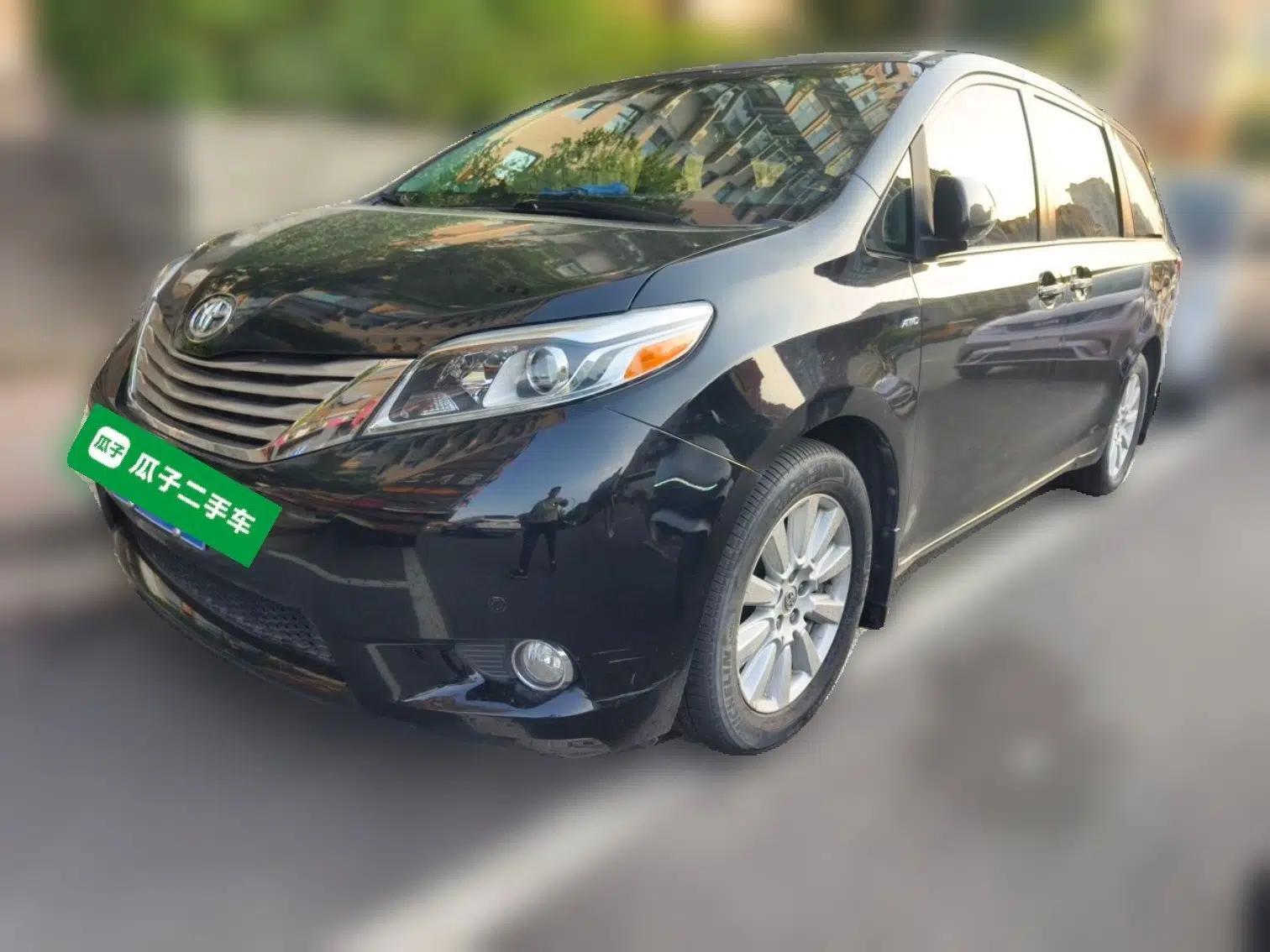 Toyota SIENNA Toyota Sienna (parallel import), 3.5L, four-wheel drive, seven seats, automatic transmission, dual sunroofs, gasoline-powered. — миниатюра 1