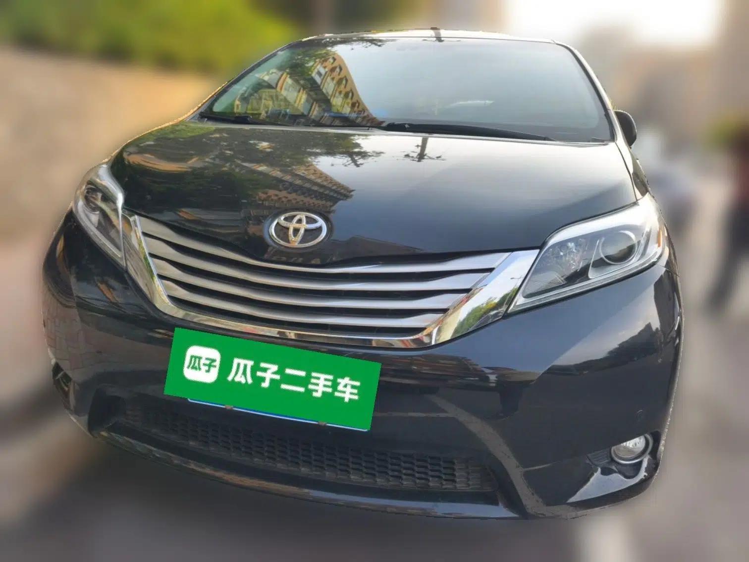Toyota SIENNA Toyota Sienna (parallel import), 3.5L, four-wheel drive, seven seats, automatic transmission, dual sunroofs, gasoline-powered. — миниатюра 2