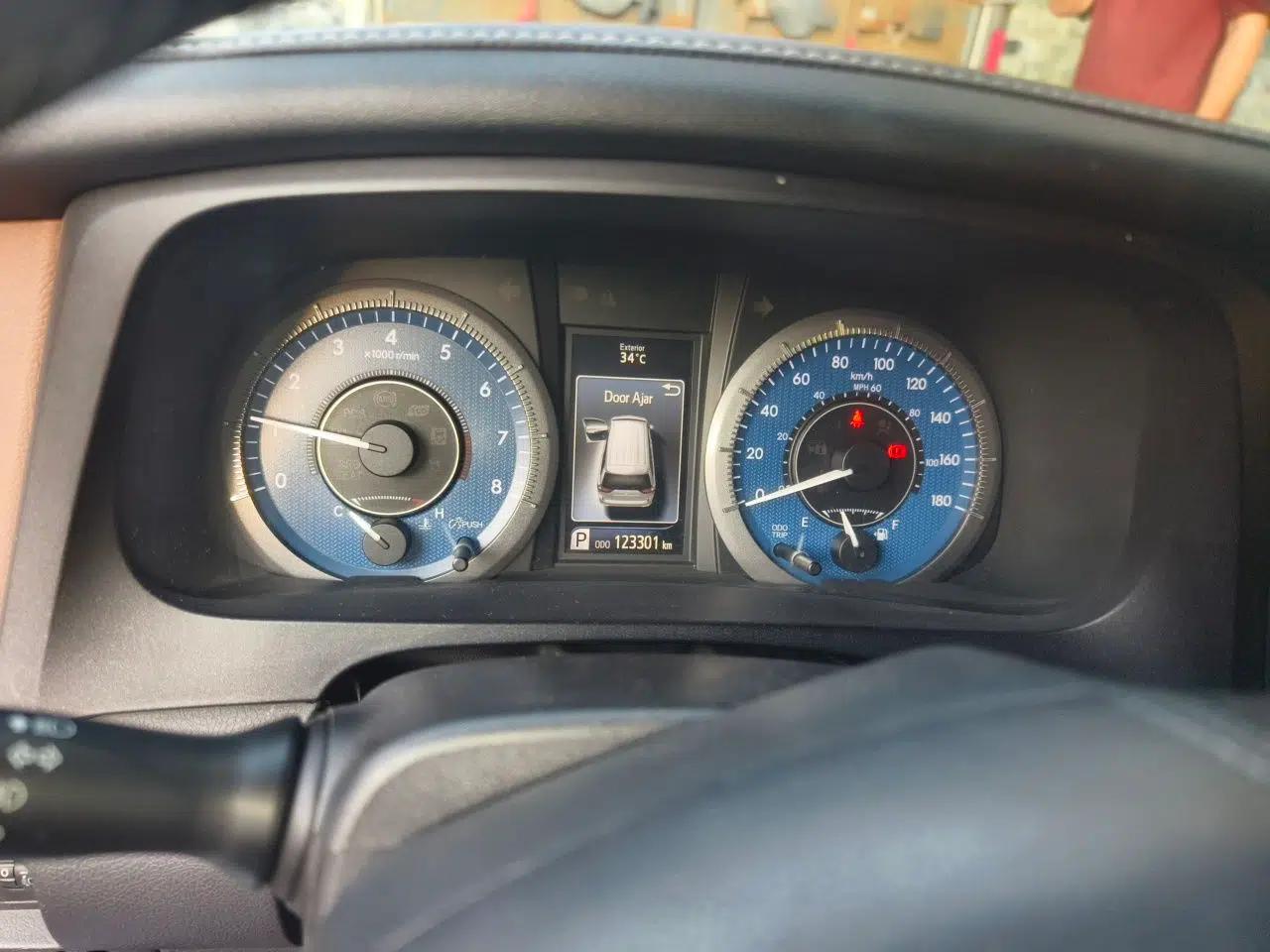 Toyota SIENNA Toyota Sienna (parallel import), 3.5L, four-wheel drive, seven seats, automatic transmission, dual sunroofs, gasoline-powered. — миниатюра 11