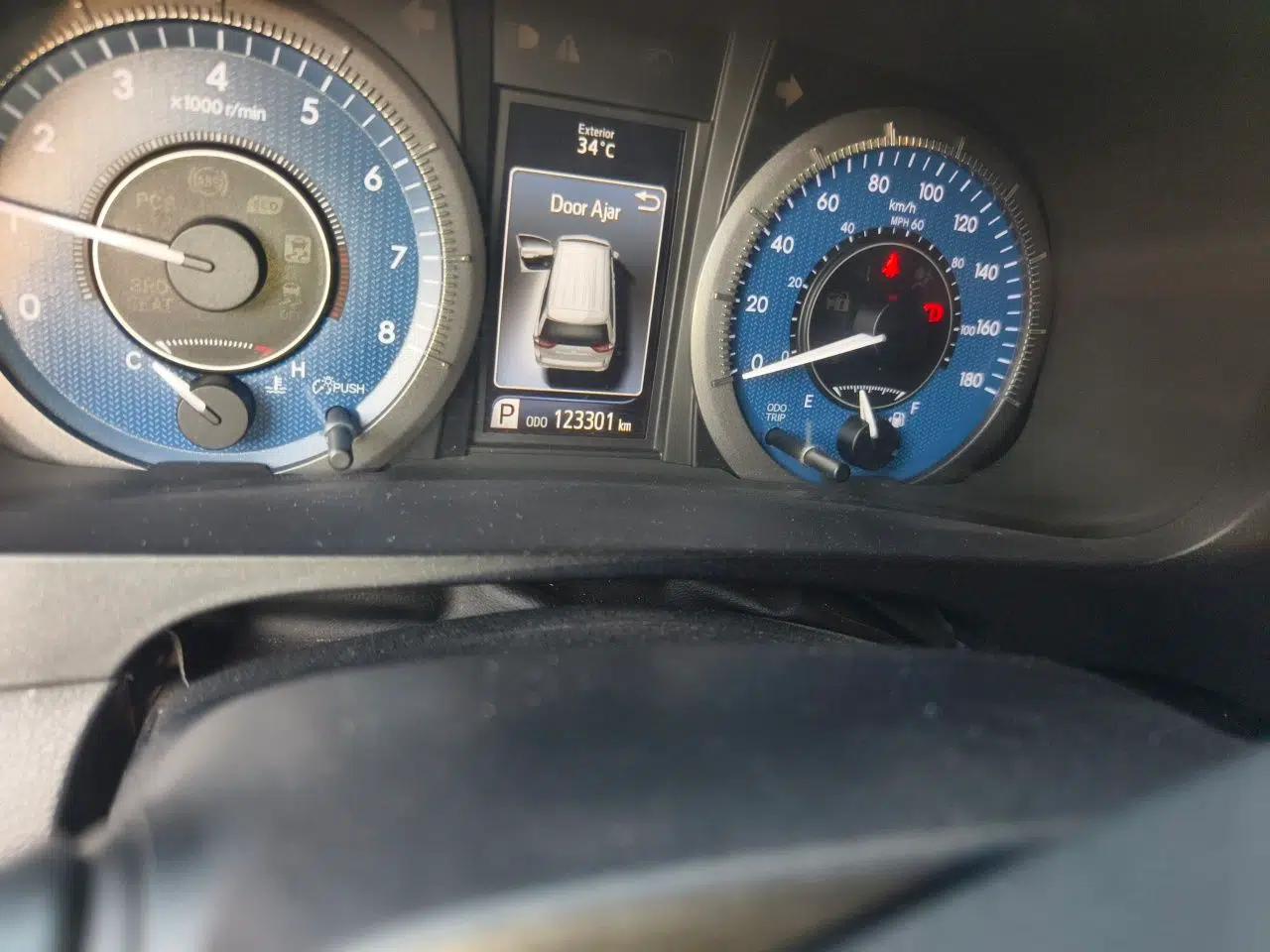 Toyota SIENNA Toyota Sienna (parallel import), 3.5L, four-wheel drive, seven seats, automatic transmission, dual sunroofs, gasoline-powered. — миниатюра 12