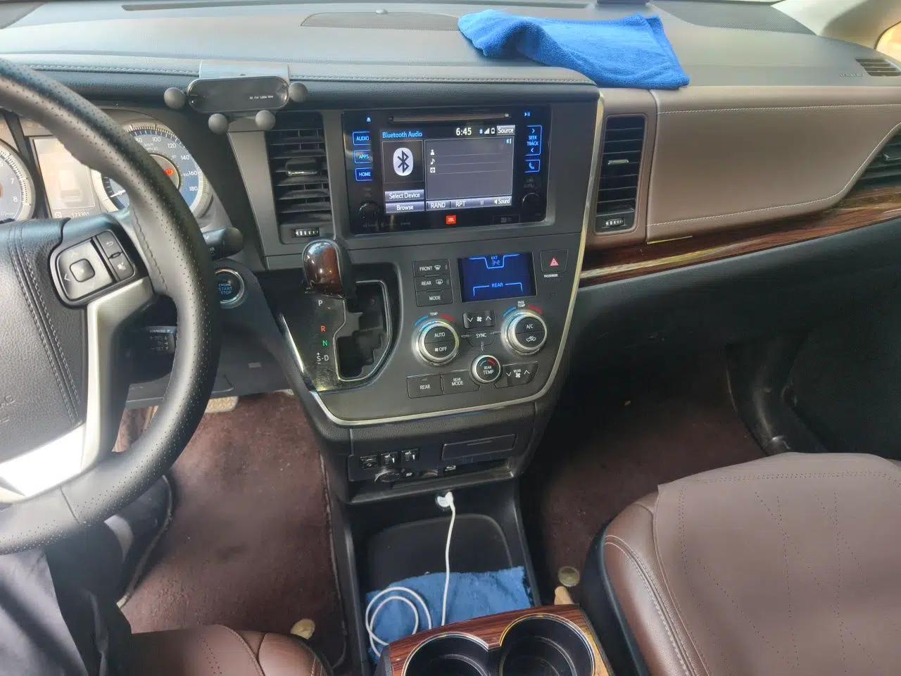 Toyota SIENNA Toyota Sienna (parallel import), 3.5L, four-wheel drive, seven seats, automatic transmission, dual sunroofs, gasoline-powered. — миниатюра 13