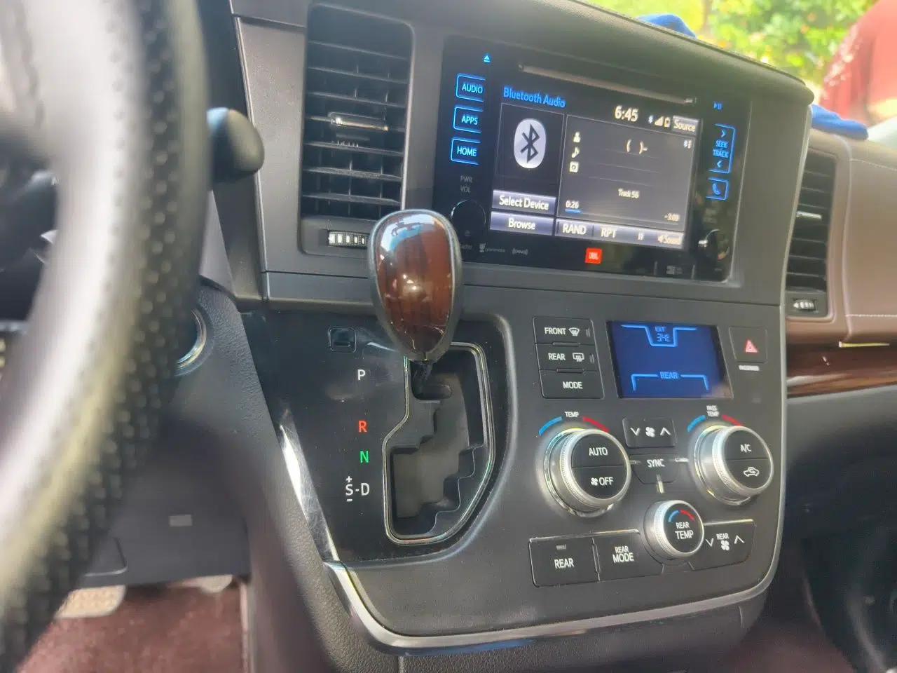 Toyota SIENNA Toyota Sienna (parallel import), 3.5L, four-wheel drive, seven seats, automatic transmission, dual sunroofs, gasoline-powered. — миниатюра 14