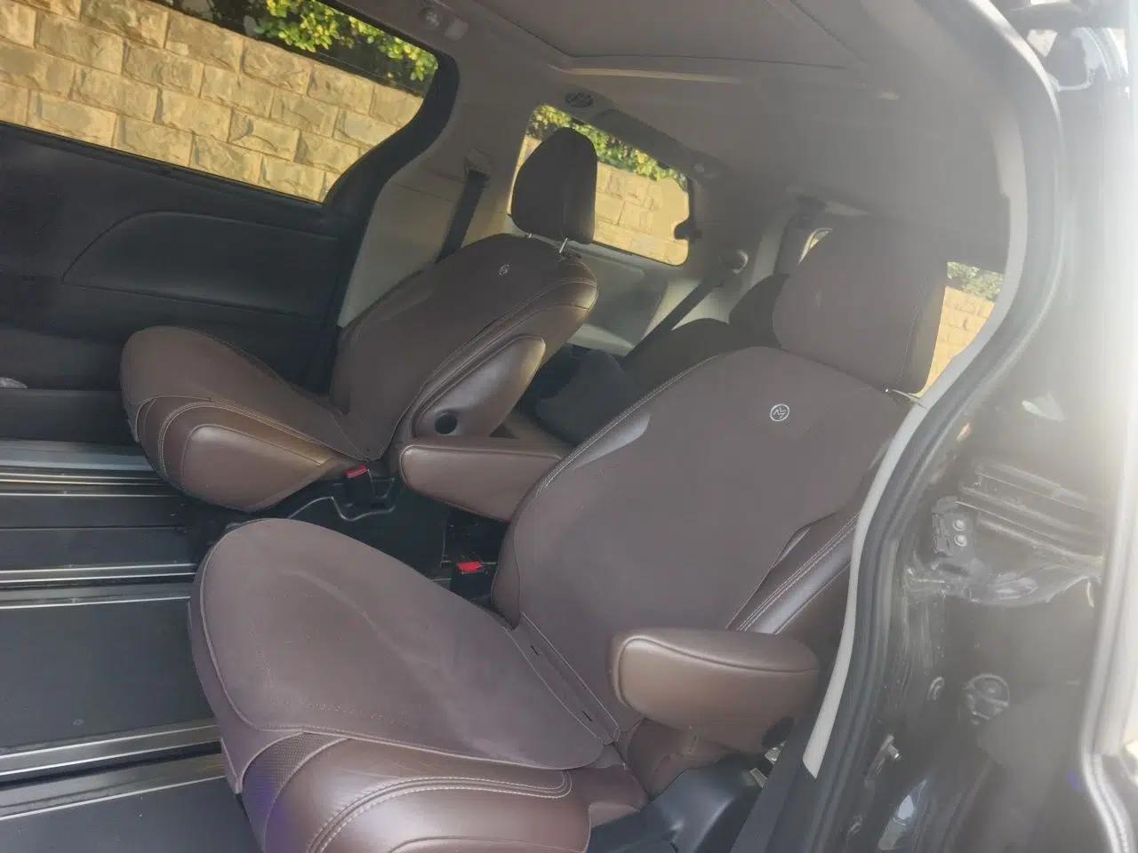 Toyota SIENNA Toyota Sienna (parallel import), 3.5L, four-wheel drive, seven seats, automatic transmission, dual sunroofs, gasoline-powered. — миниатюра 17