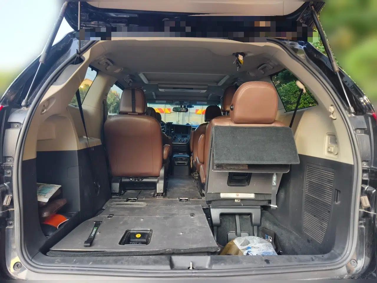 Toyota SIENNA Toyota Sienna (parallel import), 3.5L, four-wheel drive, seven seats, automatic transmission, dual sunroofs, gasoline-powered. — миниатюра 19