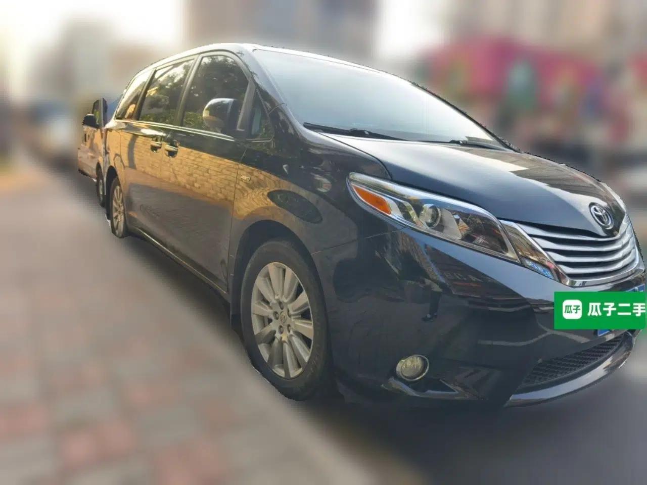 Toyota SIENNA Toyota Sienna (parallel import), 3.5L, four-wheel drive, seven seats, automatic transmission, dual sunroofs, gasoline-powered. — миниатюра 3