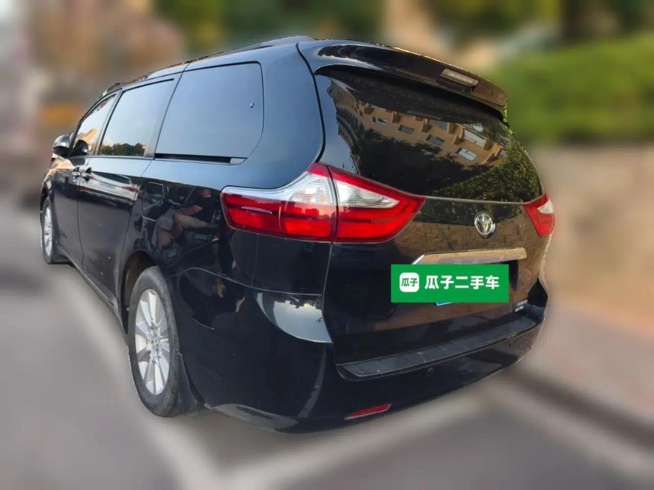 Toyota SIENNA Toyota Sienna (parallel import), 3.5L, four-wheel drive, seven seats, automatic transmission, dual sunroofs, gasoline-powered. — миниатюра 4