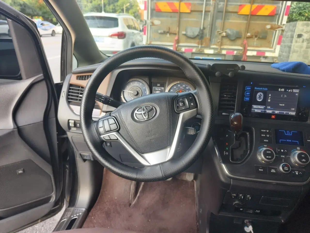 Toyota SIENNA Toyota Sienna (parallel import), 3.5L, four-wheel drive, seven seats, automatic transmission, dual sunroofs, gasoline-powered. — миниатюра 10