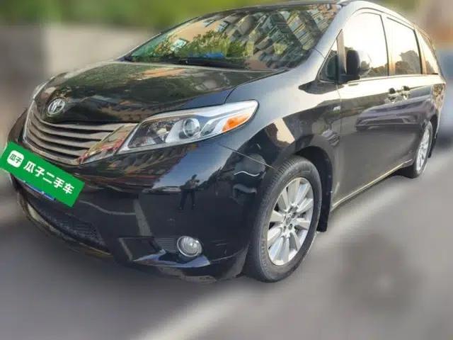 Toyota SIENNA Toyota Sienna (parallel import), 3.5L, four-wheel drive, seven seats, automatic transmission, dual sunroofs, gasoline-powered.