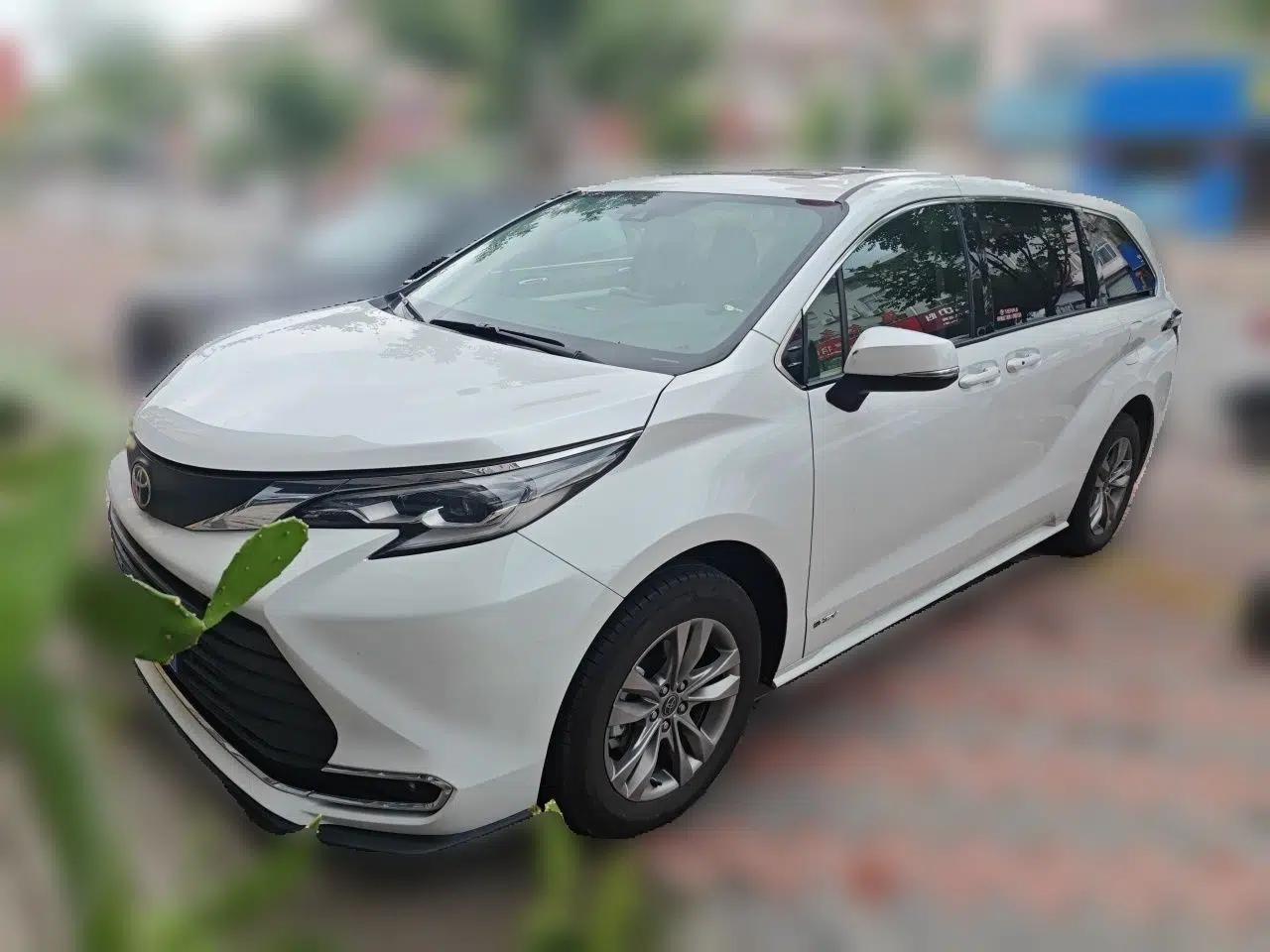Toyota SIENNA 2024 2.5L Hybrid Comfort Edition — миниатюра 1