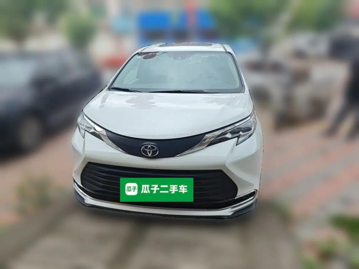 Toyota SIENNA 2024 2.5L Hybrid Comfort Edition — миниатюра 2