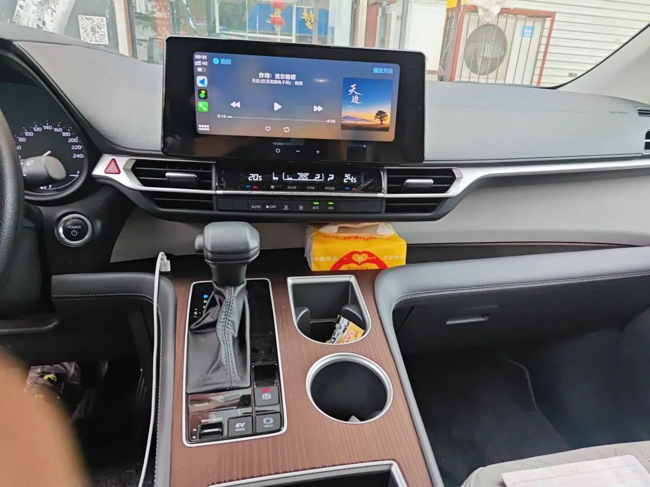 Toyota SIENNA 2024 2.5L Hybrid Comfort Edition — миниатюра 13