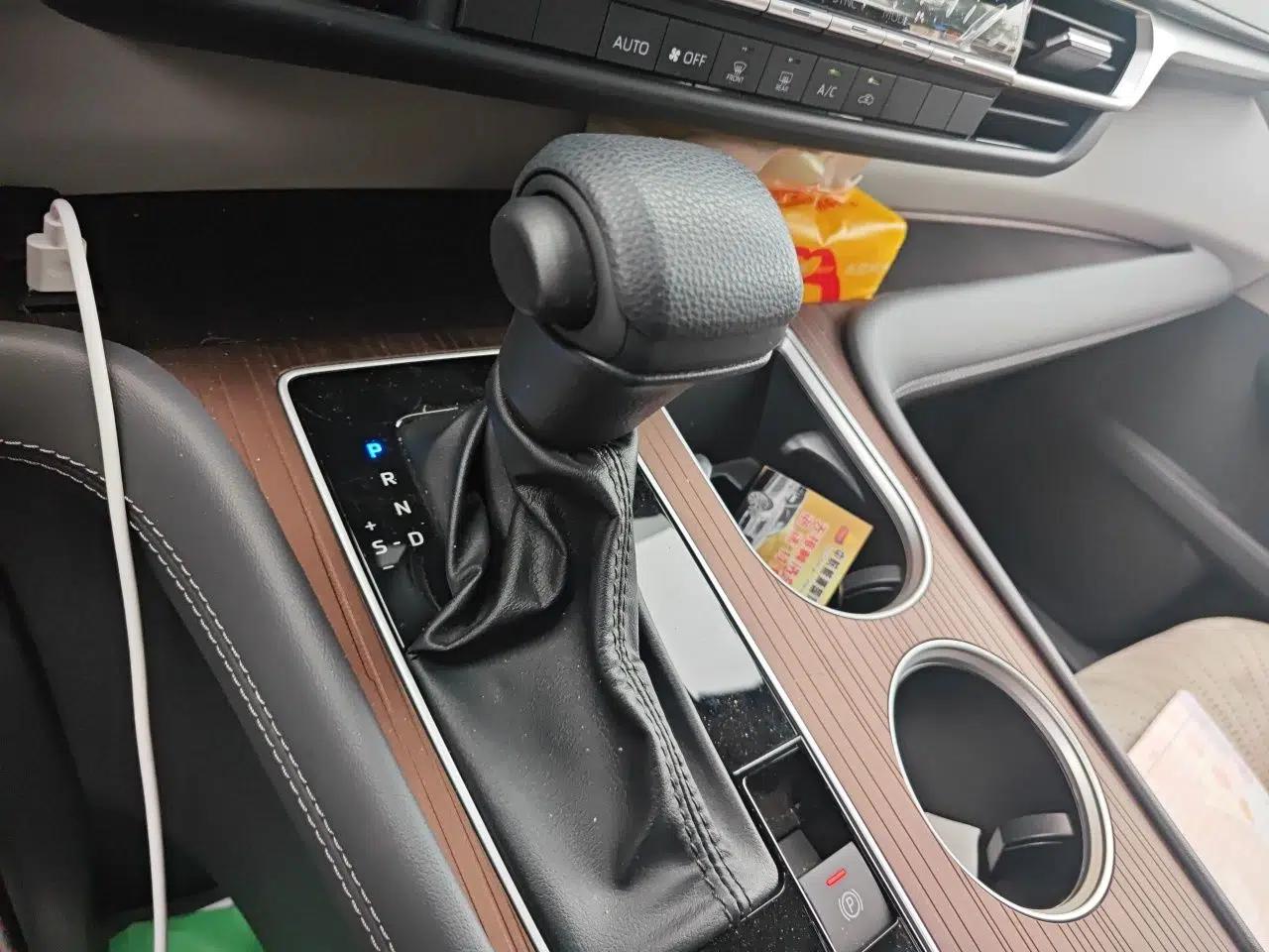 Toyota SIENNA 2024 2.5L Hybrid Comfort Edition — миниатюра 14