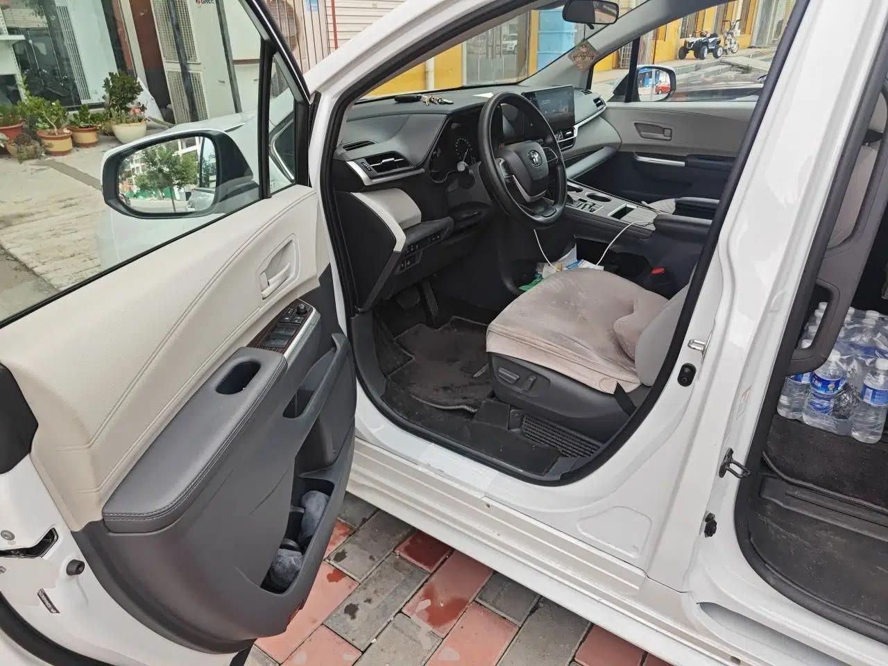 Toyota SIENNA 2024 2.5L Hybrid Comfort Edition — миниатюра 16