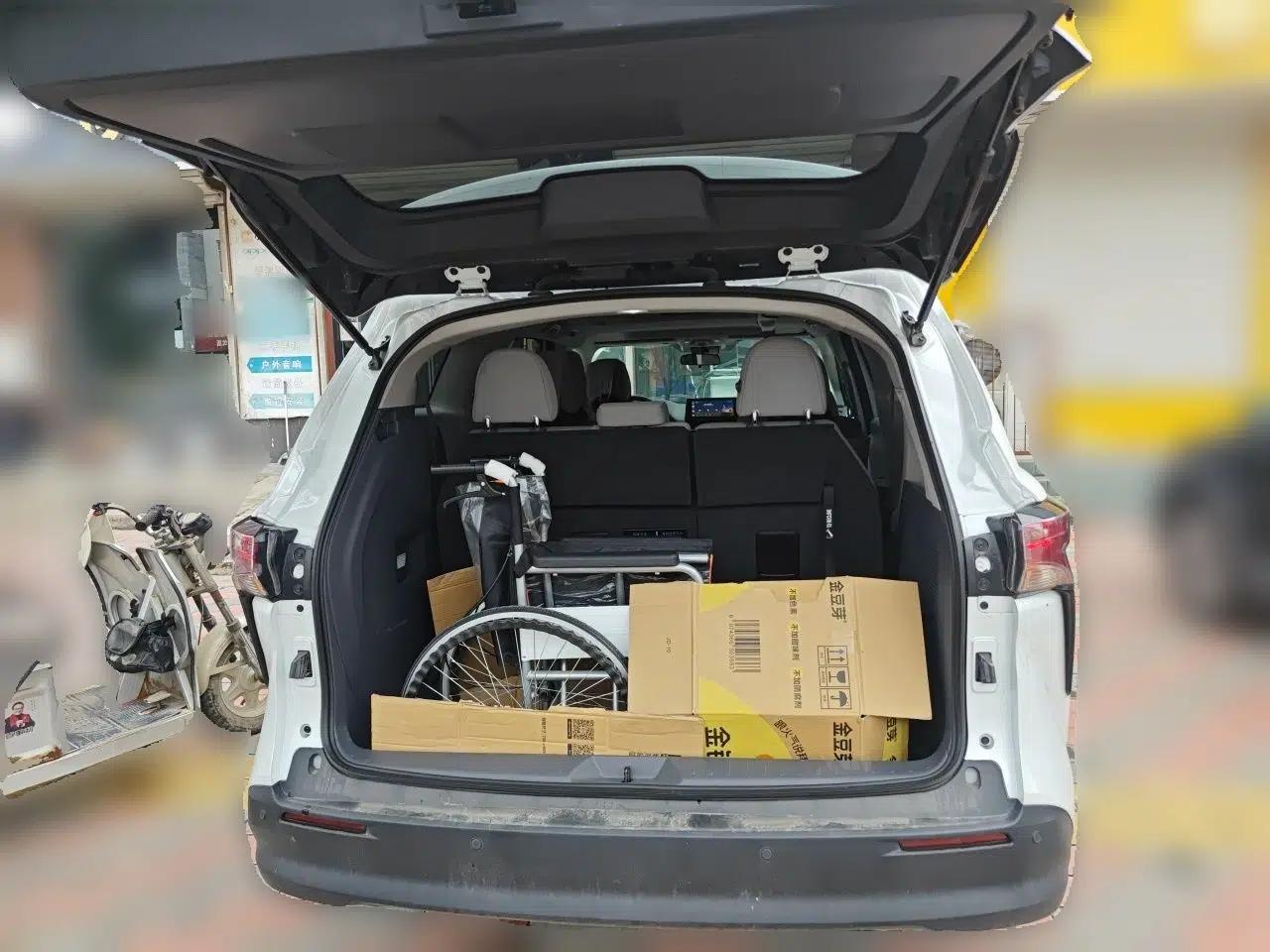Toyota SIENNA 2024 2.5L Hybrid Comfort Edition — миниатюра 19