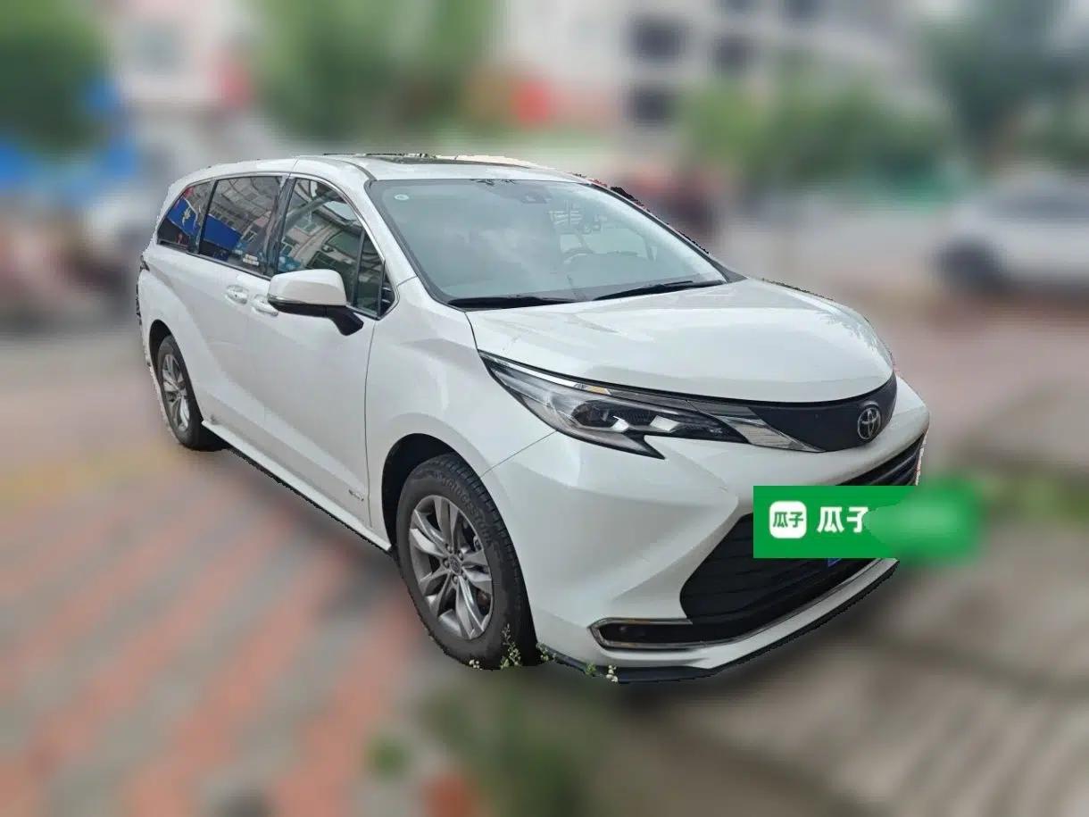 Toyota SIENNA 2024 2.5L Hybrid Comfort Edition — миниатюра 3