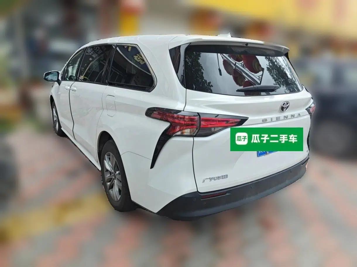 Toyota SIENNA 2024 2.5L Hybrid Comfort Edition — миниатюра 4