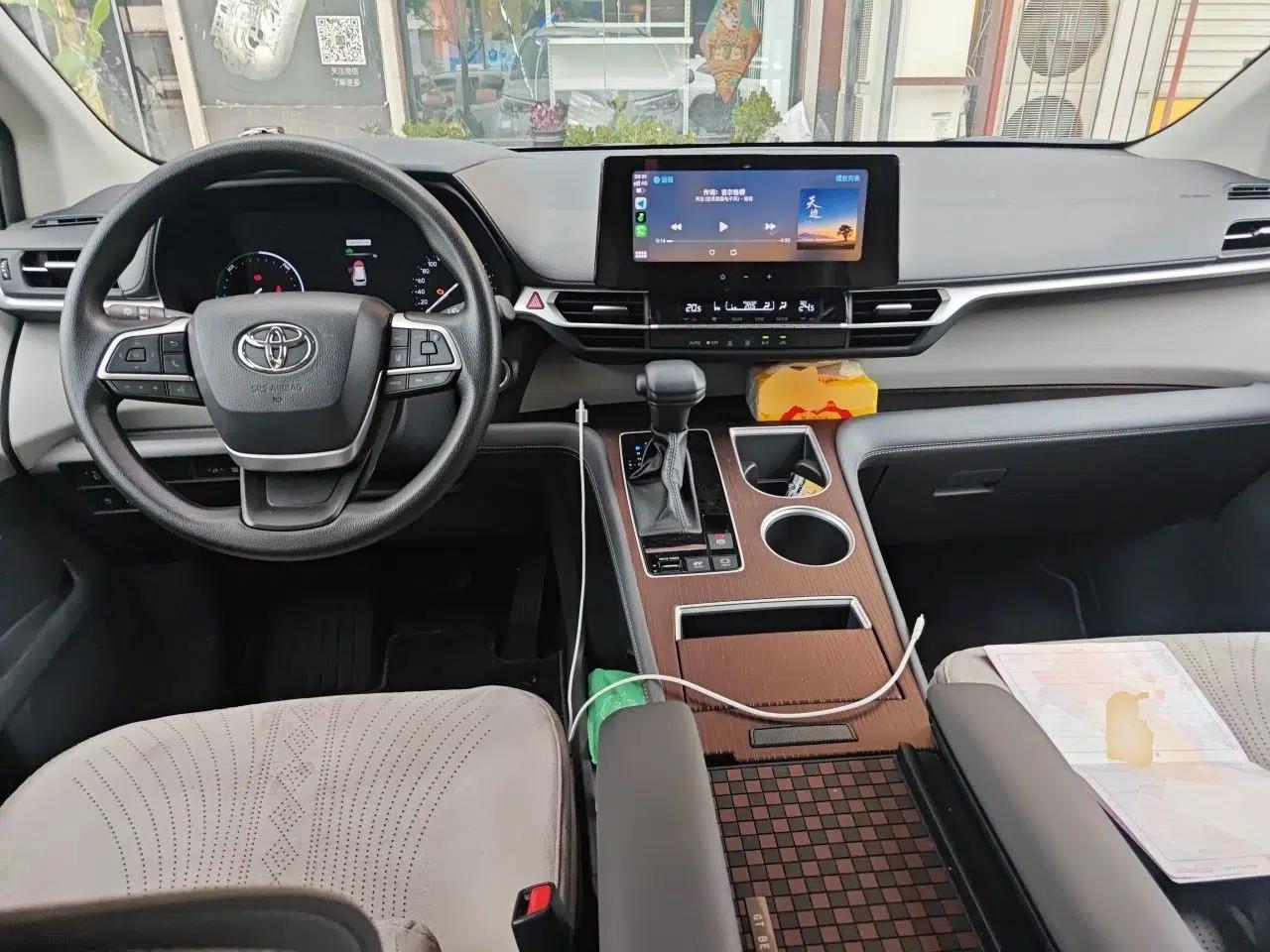 Toyota SIENNA 2024 2.5L Hybrid Comfort Edition — миниатюра 9