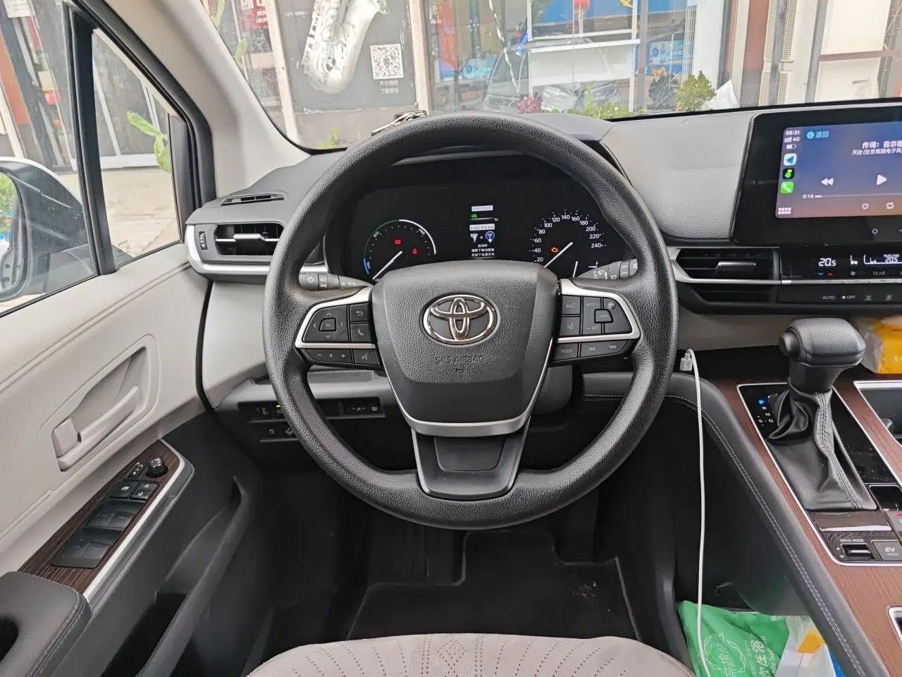 Toyota SIENNA 2024 2.5L Hybrid Comfort Edition — миниатюра 10