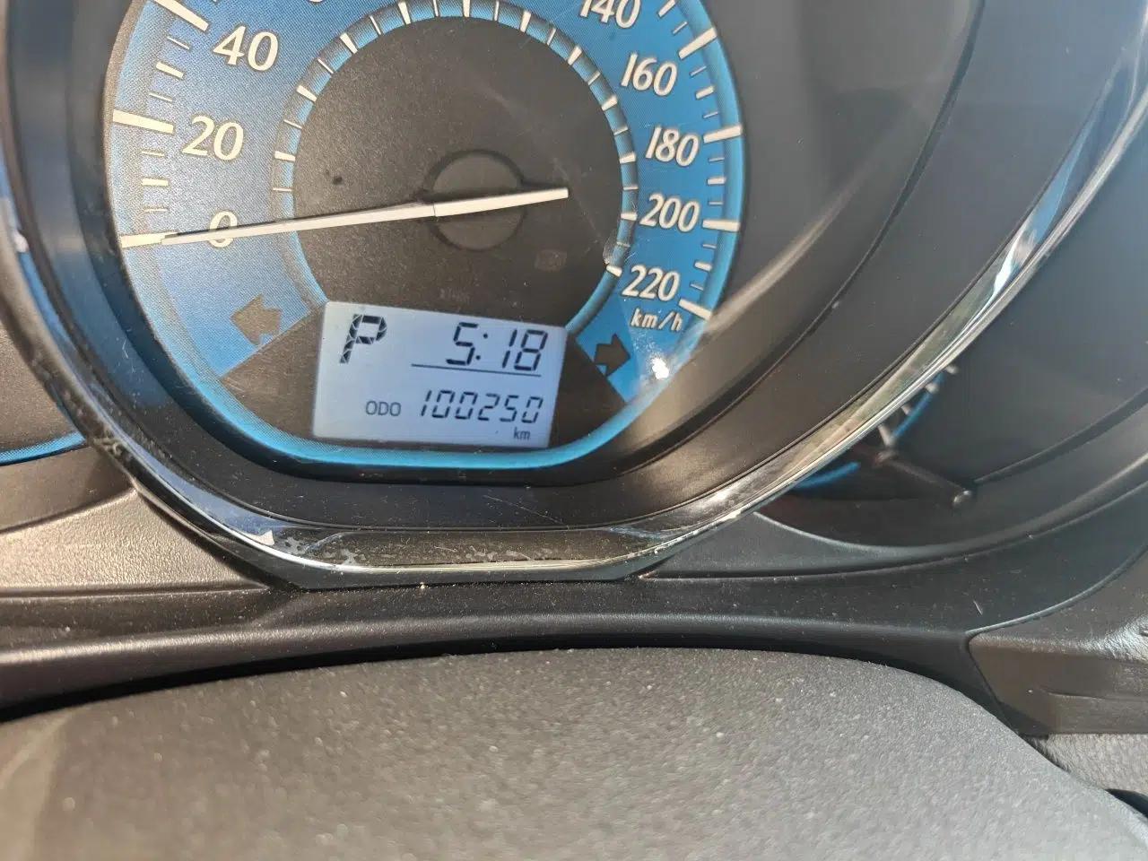 Toyota YARiS L Zhi Xuan 2015 1.5E Automatic Charm Edition — миниатюра 12
