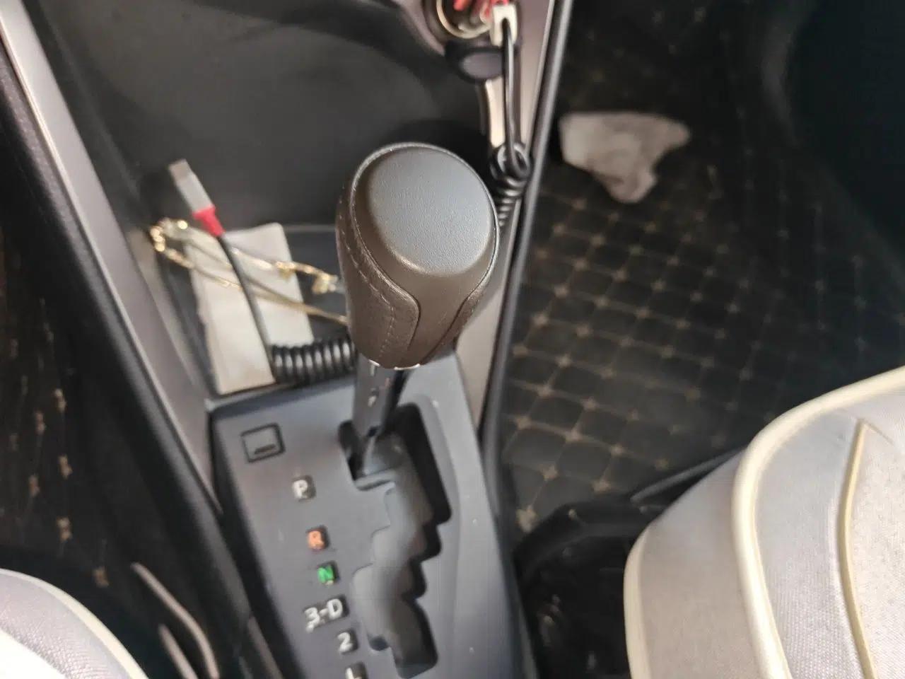 Toyota YARiS L Zhi Xuan 2015 1.5E Automatic Charm Edition — миниатюра 14