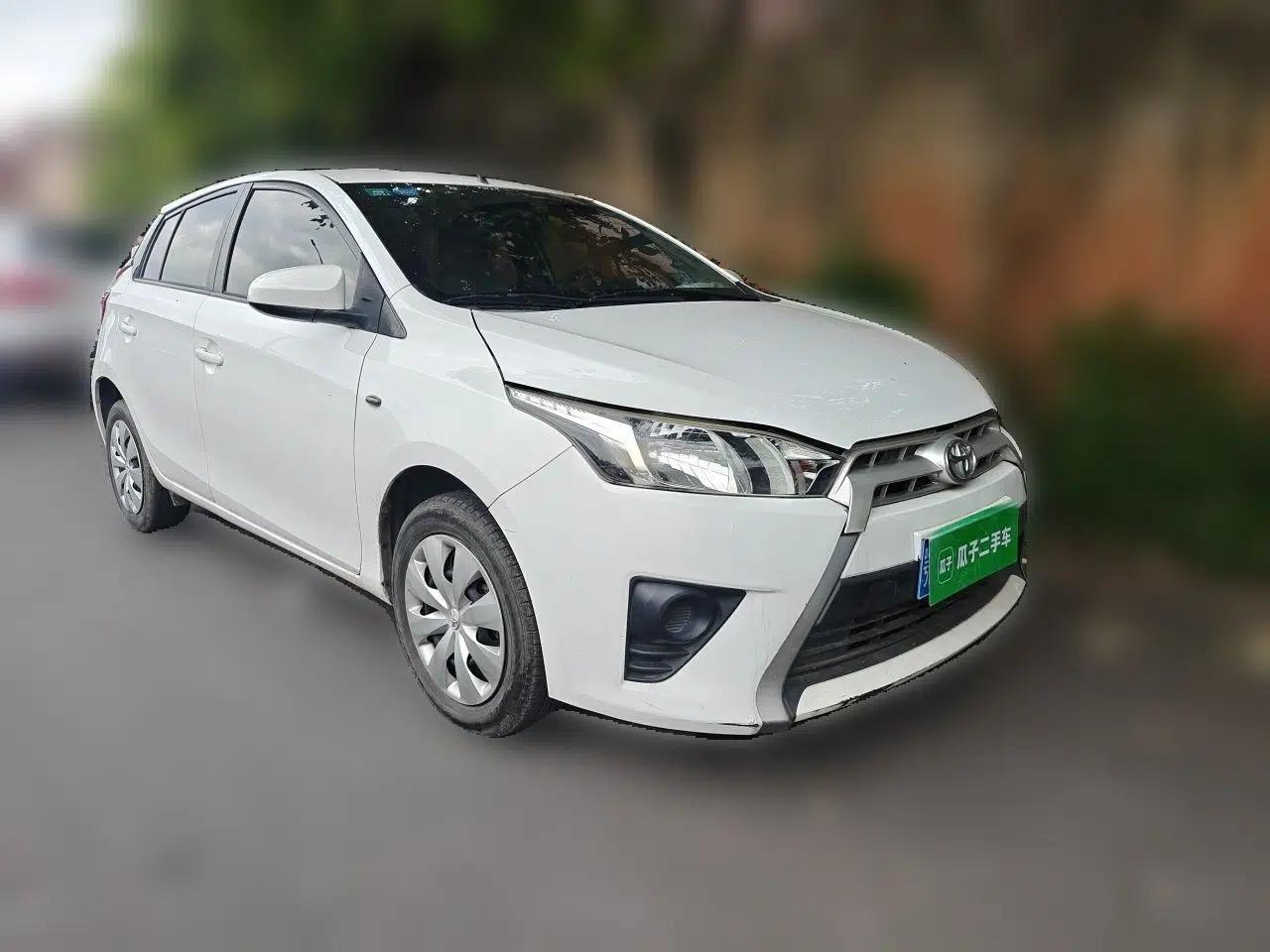 Toyota YARiS L Zhi Xuan 2015 1.5E Automatic Charm Edition — миниатюра 3