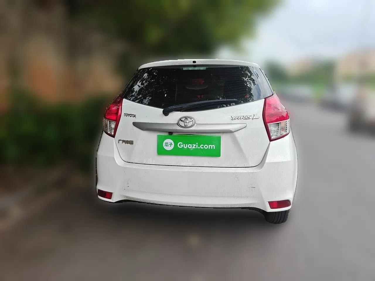 Toyota YARiS L Zhi Xuan 2015 1.5E Automatic Charm Edition — миниатюра 5