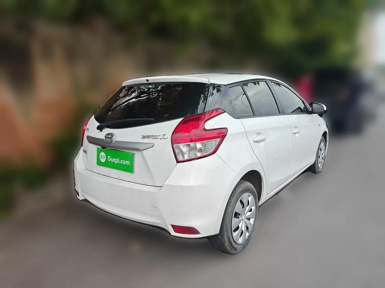 Toyota YARiS L Zhi Xuan 2015 1.5E Automatic Charm Edition — миниатюра 6