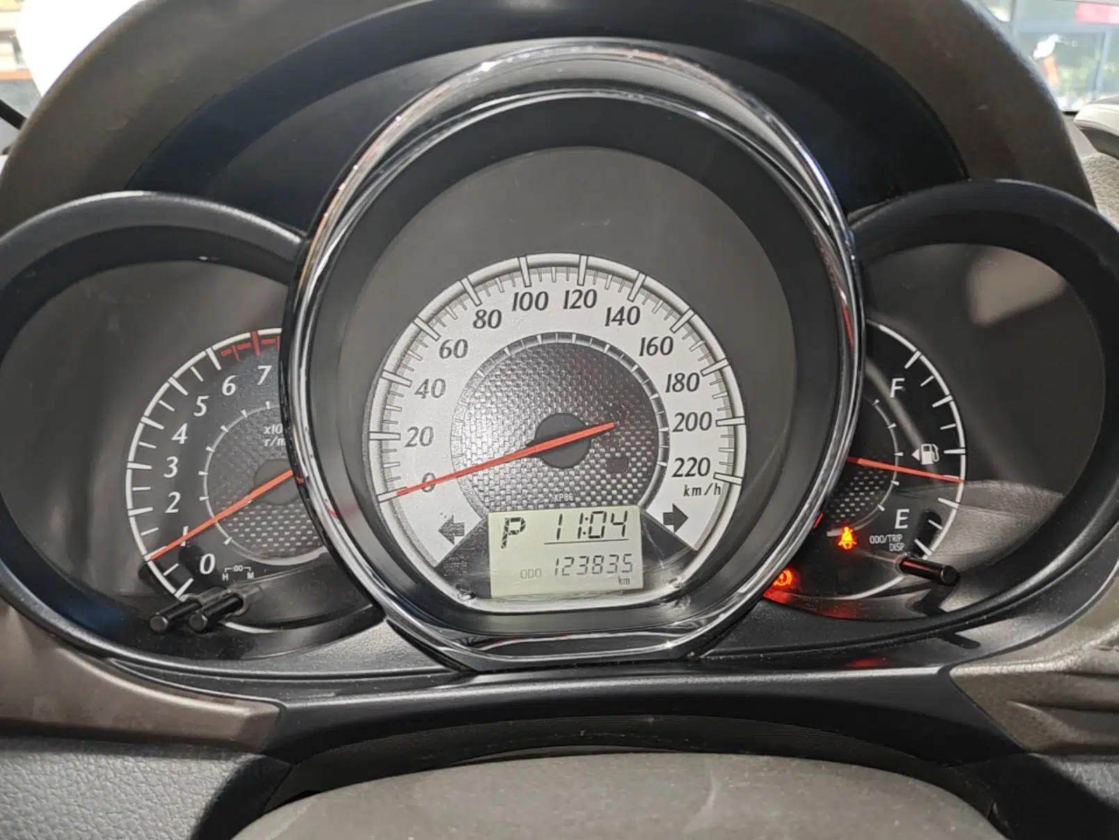 Toyota YARiS L Zhi Xuan 2015 1.5G Automatic Xuan Dong Sunroof Special Edition — миниатюра 14