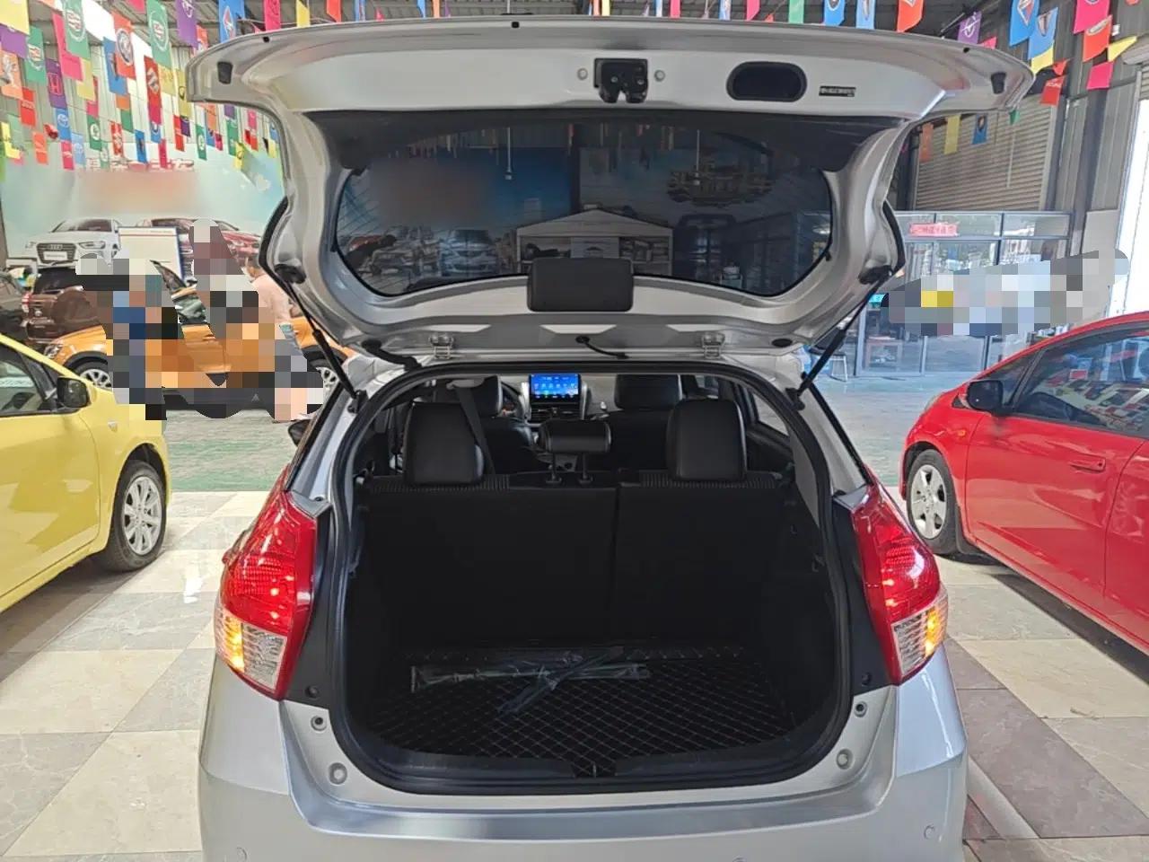 Toyota YARiS L Zhi Xuan 2015 1.5G Automatic Xuan Dong Sunroof Special Edition — миниатюра 22