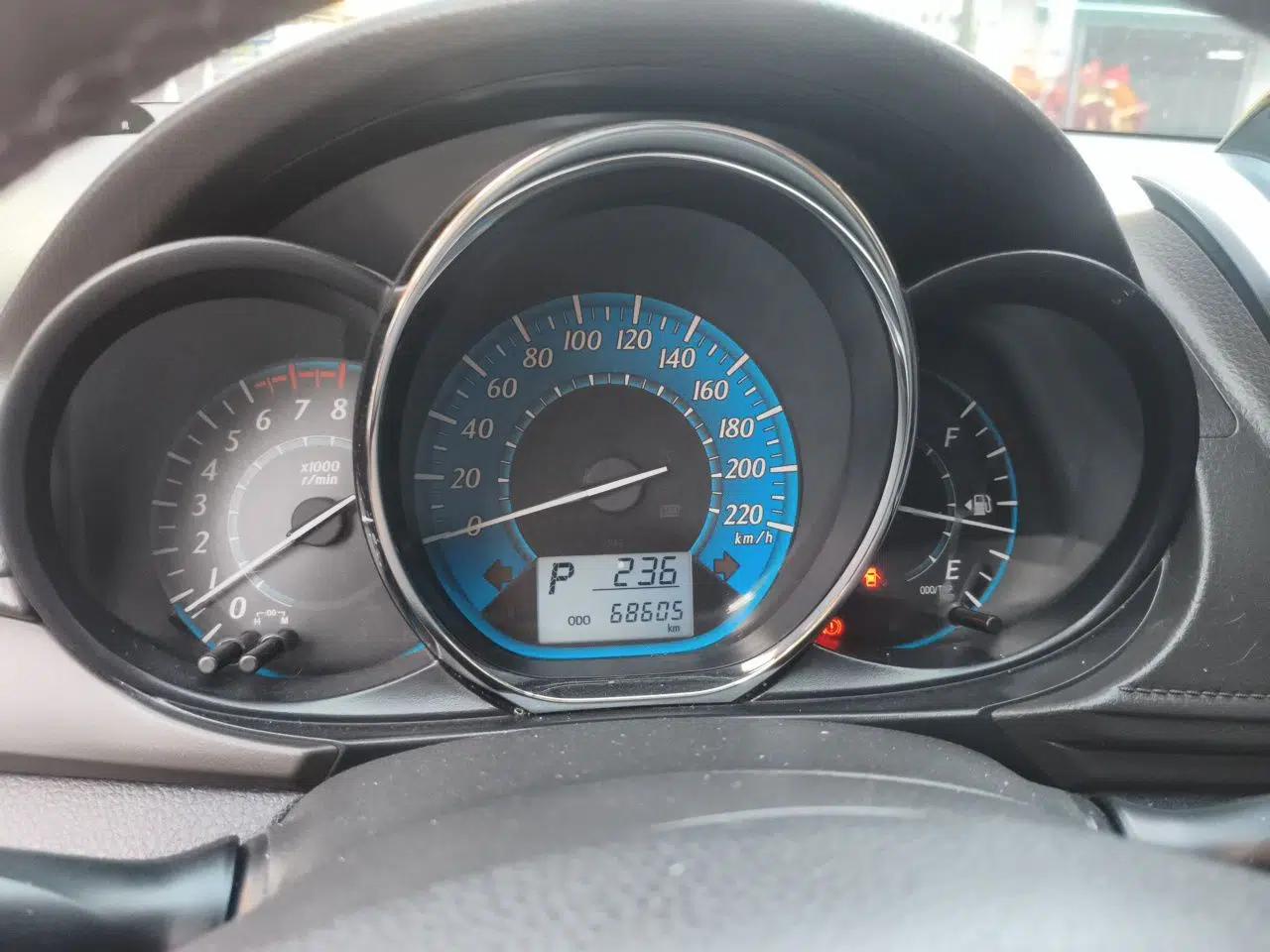 Toyota YARiS L Zhi Xuan 2015 1.5E Automatic Charm Edition — миниатюра 11