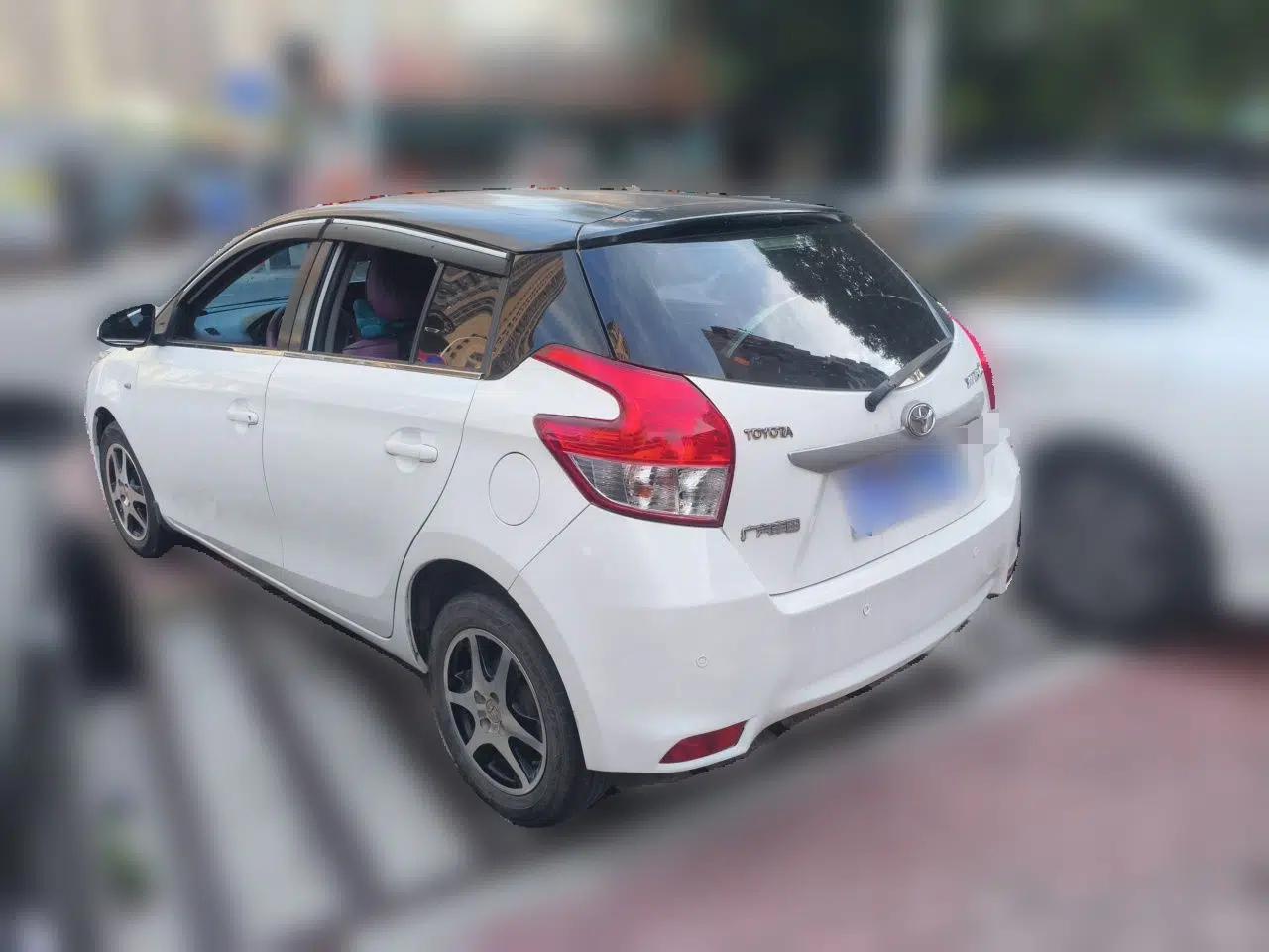 Toyota YARiS L Zhi Xuan 2015 1.5E Automatic Charm Edition — миниатюра 4