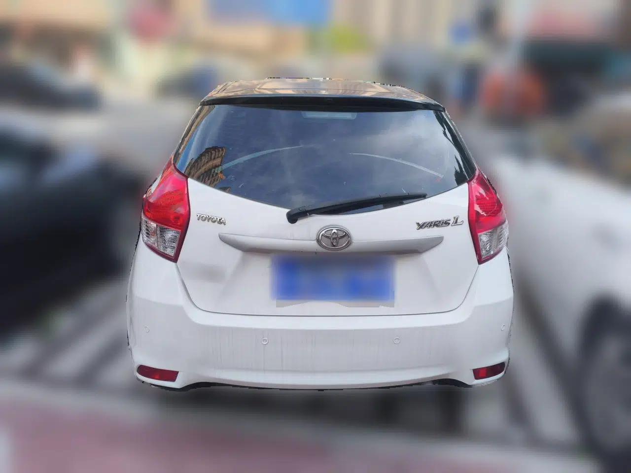 Toyota YARiS L Zhi Xuan 2015 1.5E Automatic Charm Edition — миниатюра 5