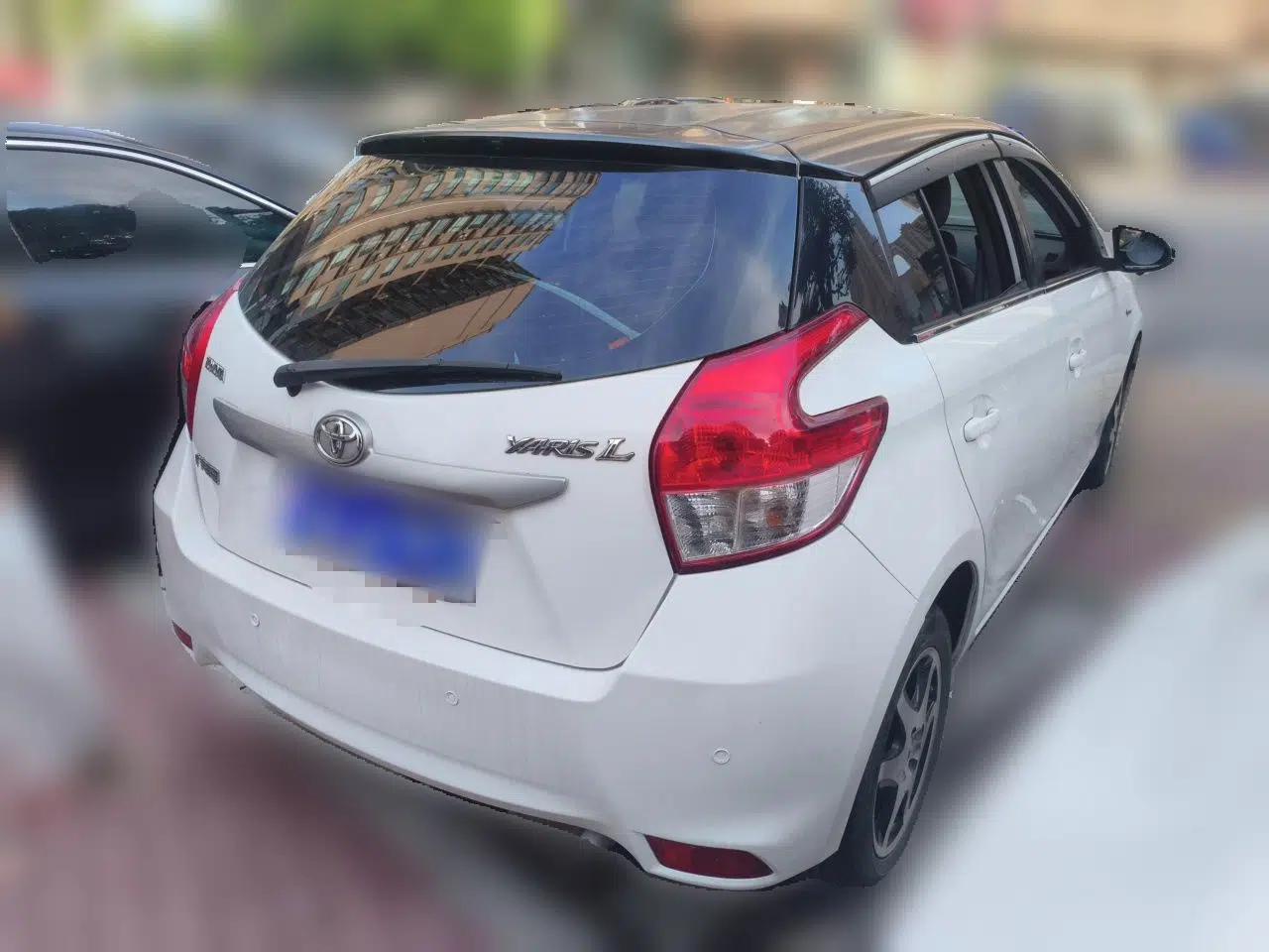 Toyota YARiS L Zhi Xuan 2015 1.5E Automatic Charm Edition — миниатюра 6