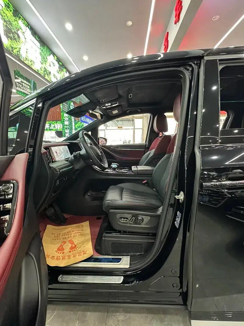 Trumpchi M8 2023 Master Series 2.0TGDI Flagship Edition — миниатюра 9