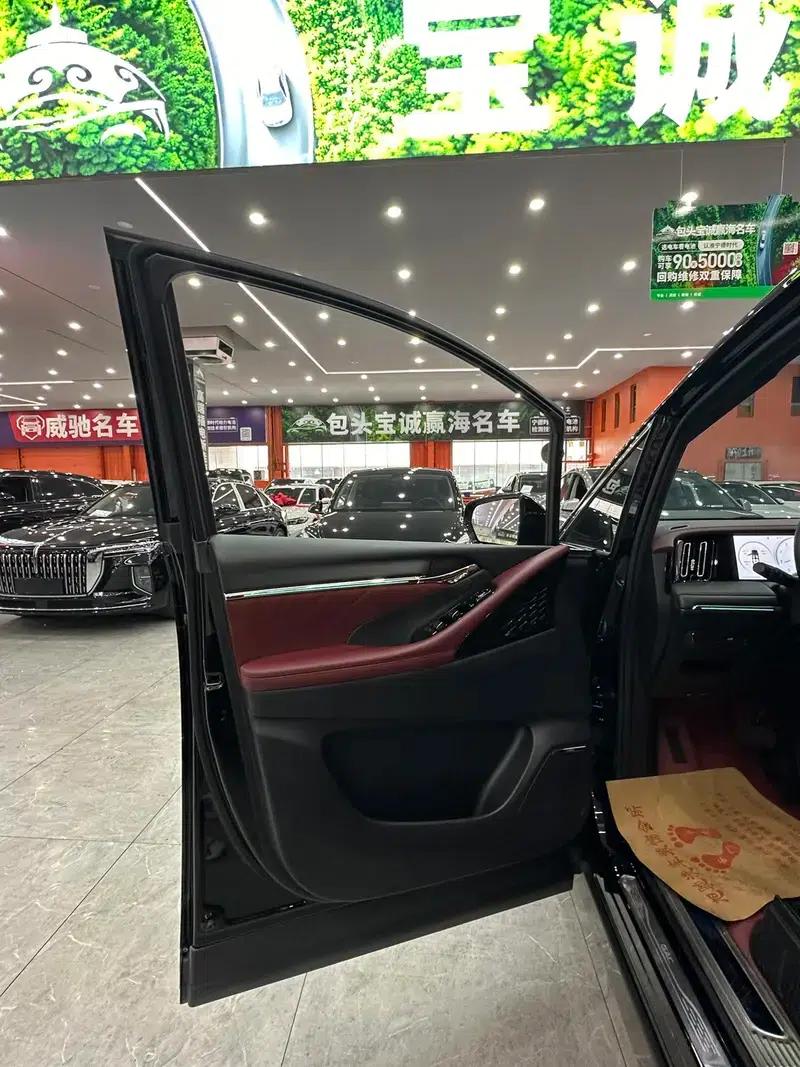 Trumpchi M8 2023 Master Series 2.0TGDI Flagship Edition — миниатюра 10